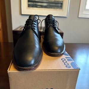 Elegant Italian leather dress shoes